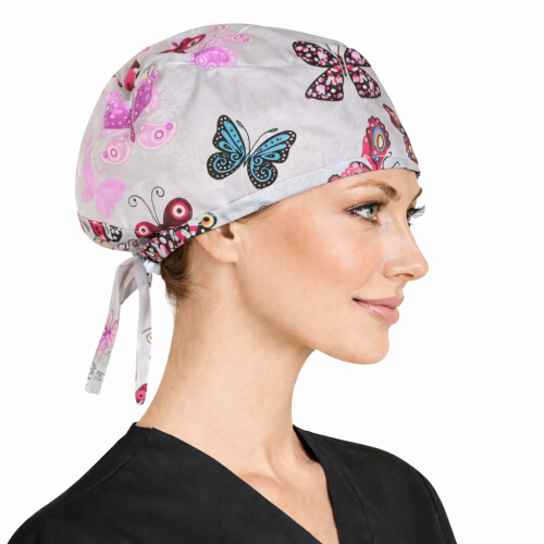 Czepek medyczny w kolorowe bajkowe wzory dla medyków W13 widok z boku.png